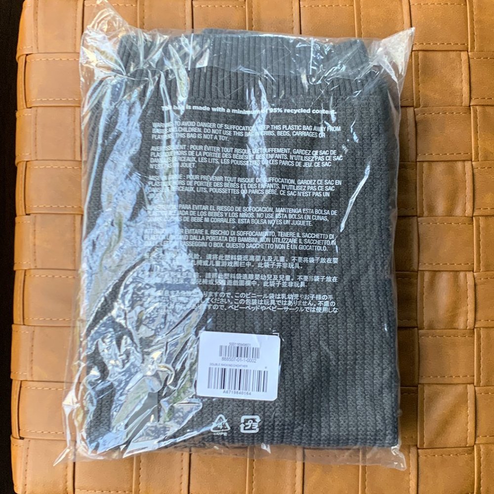 NWT Banana Republic Men's Charcoal Gray Mock-Neck Sweater - Picture 3 of 5